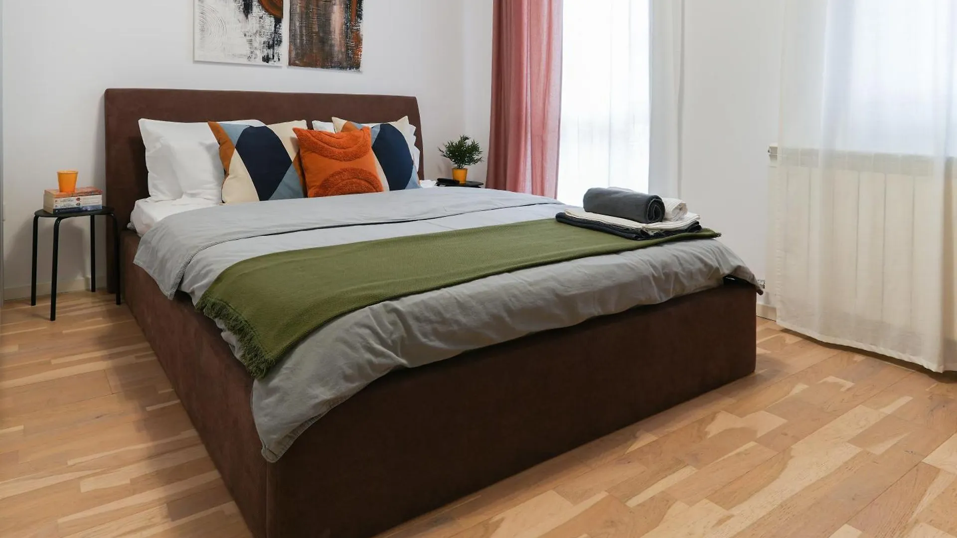 Amalia - Quiet 1Br Apartment With Parking & Wi-Fi Bucharest