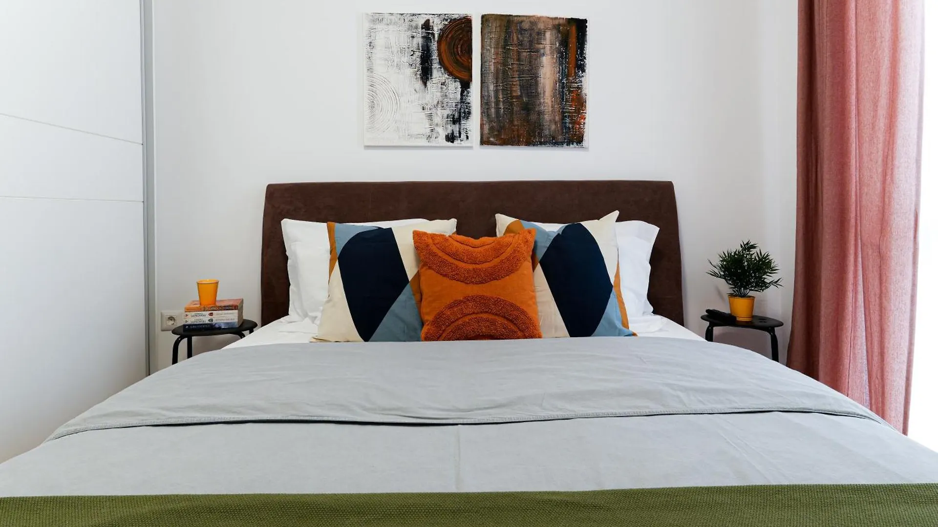 Amalia - Quiet 1Br Apartment With Parking & Wi-Fi Bucharest