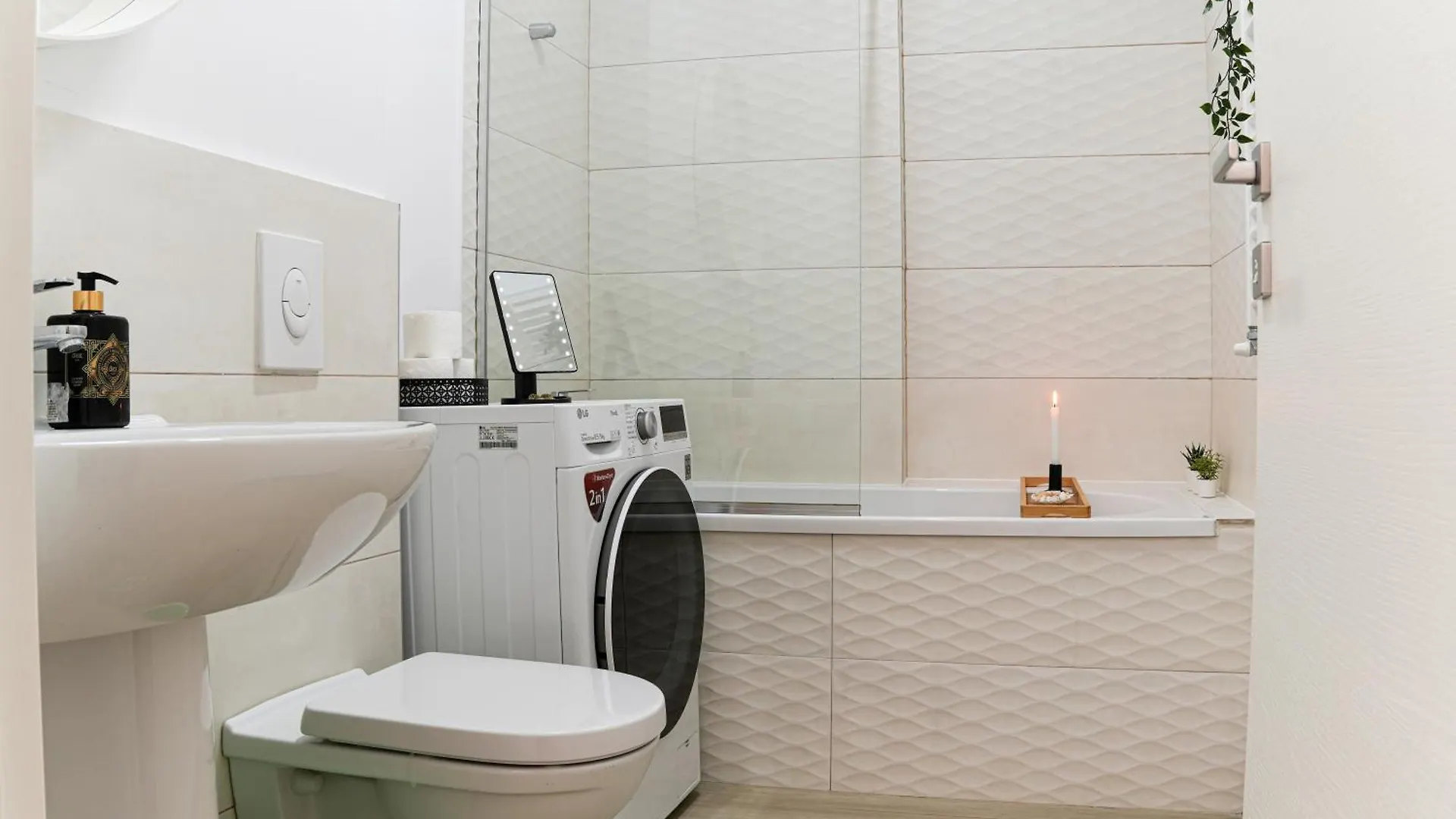 Amalia - Quiet 1Br Apartment With Parking & Wi-Fi Bucharest