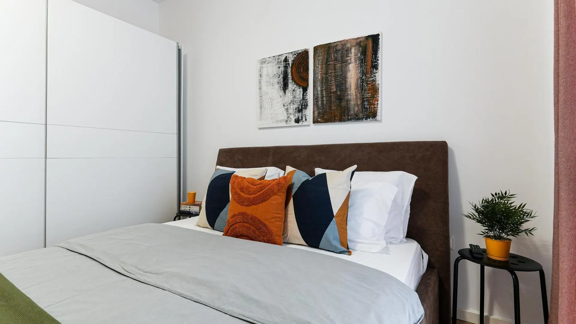 Amalia - Quiet 1Br Apartment With Parking & Wi-Fi Bucharest
