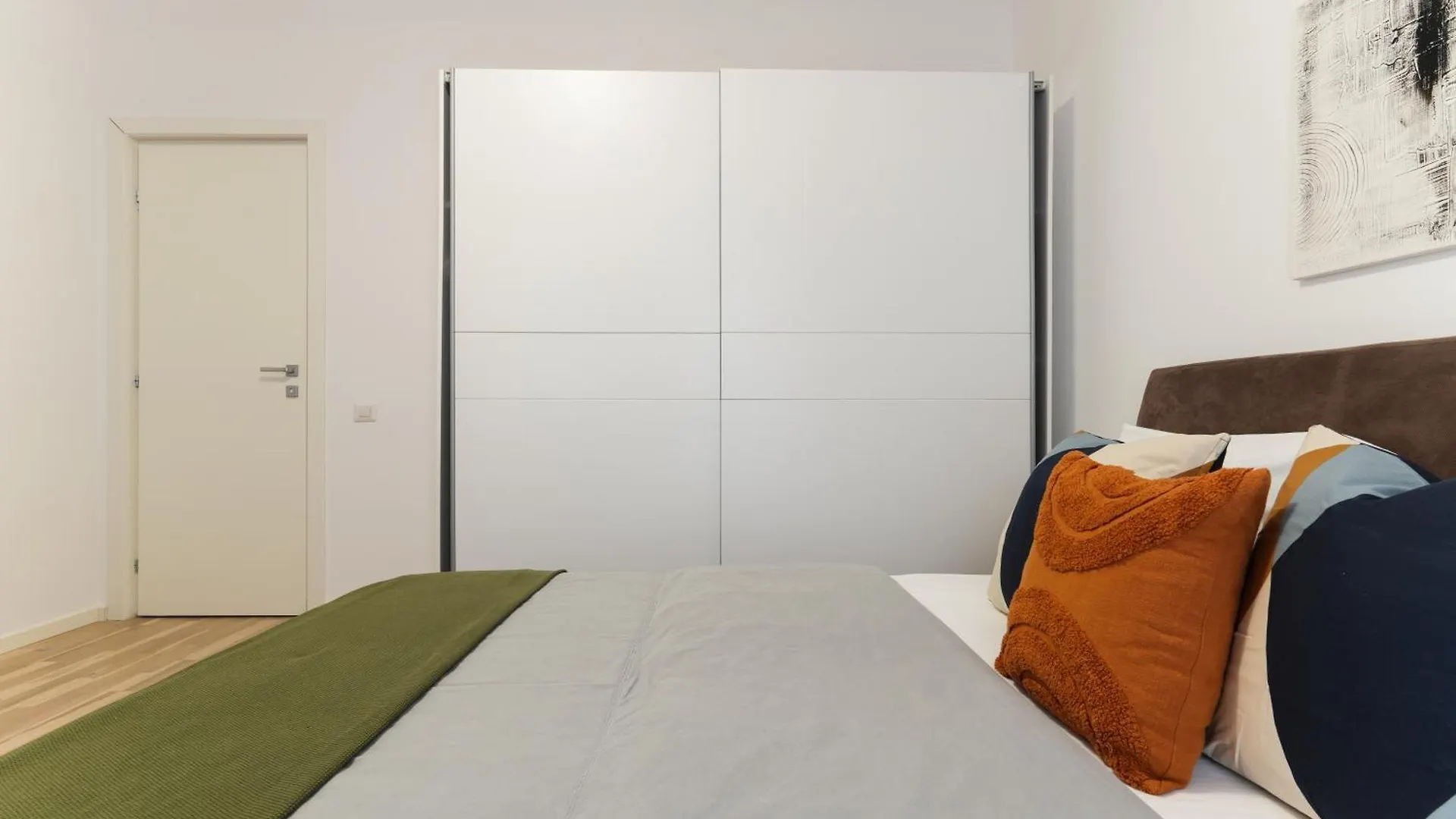 Amalia - Quiet 1Br Apartment With Parking & Wi-Fi Bucharest